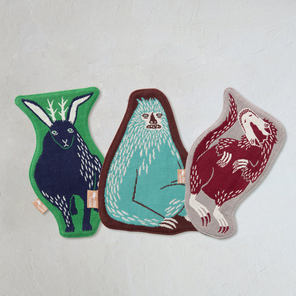 小皿/森の入り口の狼 – 八本足のオオカミ