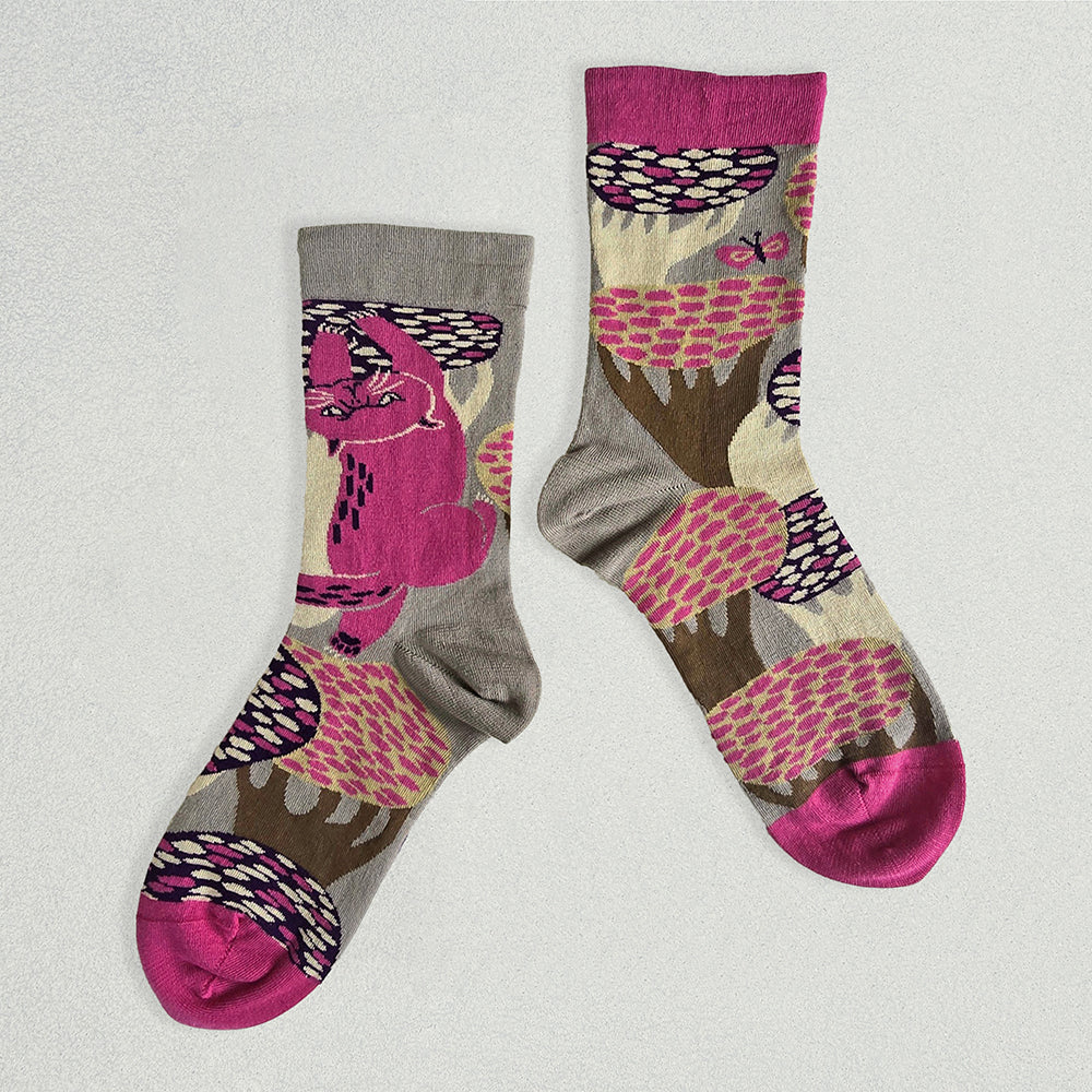 靴下/追いかけるるるネコ