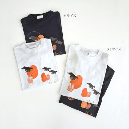 Tシャツ/八本足のオオカミ親子のロングTシャツ【オリジナル】